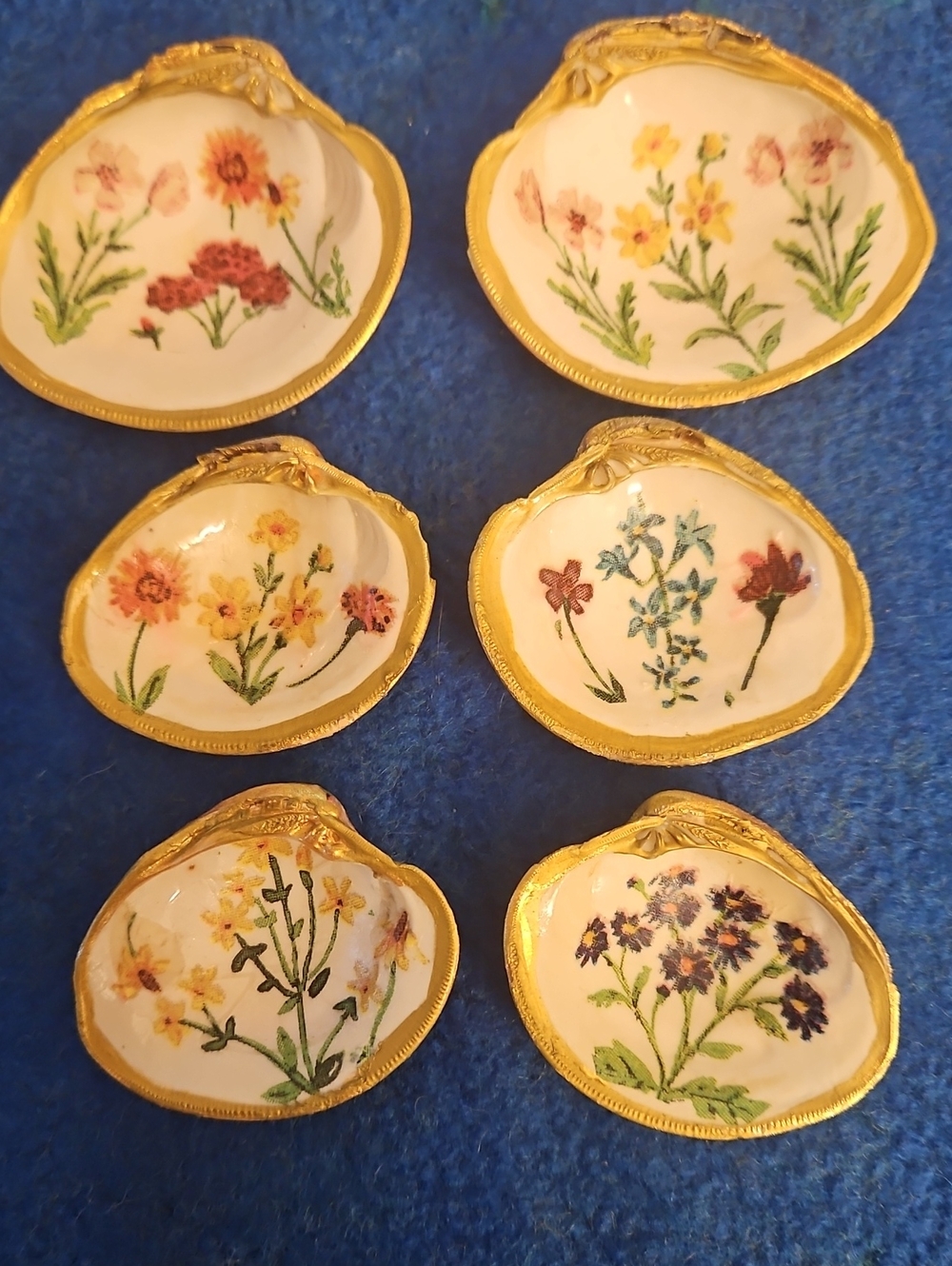 Hand Painted Clam Shells with Decopaged Floral Design. Set Of 6. - Picture 2 of 4